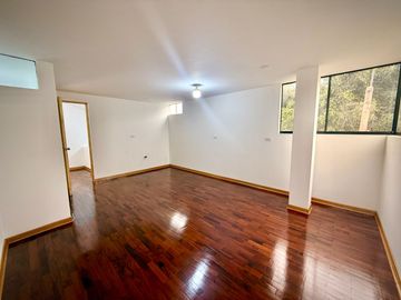 SE VENDE ESPECTACULAR CASA RECIÉN REMODELADA CON FINOS ACABADOS EN ZONA ESTRATÉGICA EN CHACARILLA DEL ESTANQUE - SAN BORJA