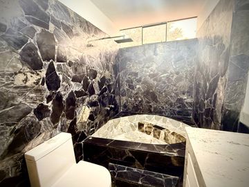 SE VENDE ESPECTACULAR CASA RECIÉN REMODELADA CON FINOS ACABADOS EN ZONA ESTRATÉGICA EN CHACARILLA DEL ESTANQUE - SAN BORJA