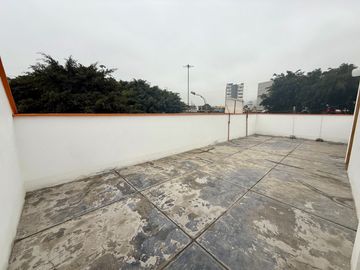 SE VENDE ESPECTACULAR CASA RECIÉN REMODELADA CON FINOS ACABADOS EN ZONA ESTRATÉGICA EN CHACARILLA DEL ESTANQUE - SAN BORJA