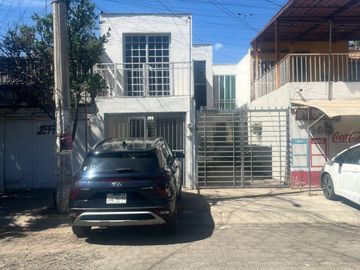 CASA DUPLEX REMODELADA EN JARDINES DEL VALLE ZAPOPAN