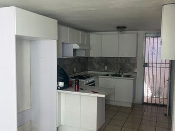 CASA DUPLEX REMODELADA EN JARDINES DEL VALLE ZAPOPAN
