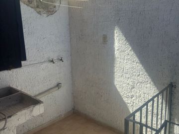 CASA DUPLEX REMODELADA EN JARDINES DEL VALLE ZAPOPAN