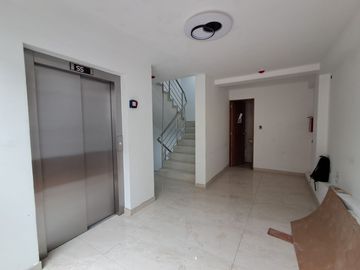 Venta de Dúplex de 3 Dormitorios, Amplia Terraza, Cochera en Surco