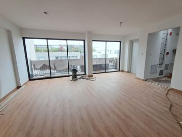 Venta de Dúplex de 3 Dormitorios, Amplia Terraza, Cochera en Surco