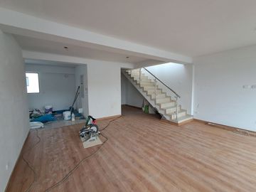 Venta de Dúplex de 3 Dormitorios, Amplia Terraza, Cochera en Surco