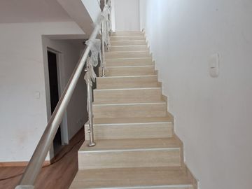 Venta de Dúplex de 3 Dormitorios, Amplia Terraza, Cochera en Surco