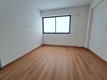 Venta de Dúplex de 3 Dormitorios, Amplia Terraza, Cochera en Surco