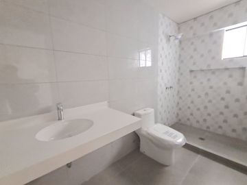 Venta de Dúplex de 3 Dormitorios, Amplia Terraza, Cochera en Surco