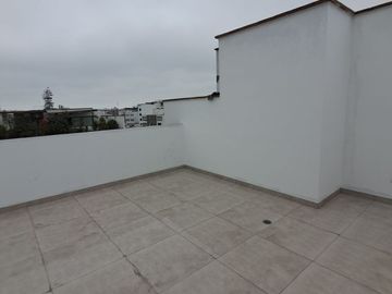 Venta de Dúplex de 3 Dormitorios, Amplia Terraza, Cochera en Surco
