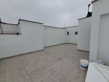 Venta de Dúplex de 3 Dormitorios, Amplia Terraza, Cochera en Surco