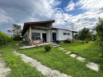 Casa Campestre en Venta en la Tebaida Quindío con hermosa Arquitectura