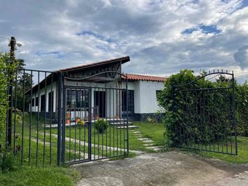 Casa Campestre en Venta en la Tebaida Quindío con hermosa Arquitectura