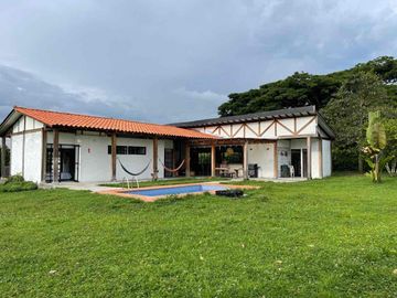 Casa Campestre en Venta en la Tebaida Quindío con hermosa Arquitectura