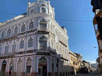 CUENCA, VENDO ESPECTACULAR EDIFICIO COLONIAL, IDEAL PARA PROYECTO TURÍSTICO, CENTRO DE LA CIUDAD