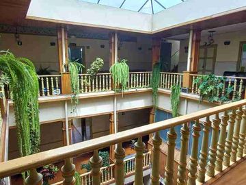 CUENCA, VENDO ESPECTACULAR EDIFICIO COLONIAL, IDEAL PARA PROYECTO TURÍSTICO, CENTRO DE LA CIUDAD