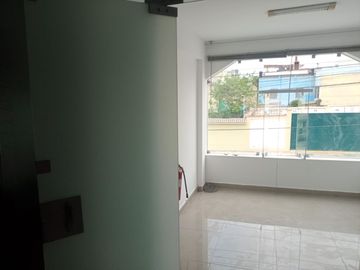 Venta de Oficina, Local Comercial, Tienda o Stand GALERÍA PEDRO VENTURO SURCO