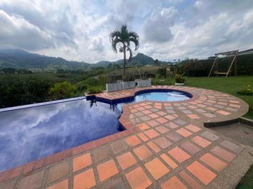 Se alquila hermosa casa finca, para  fines de semana o por mes capacidad hasta 20 personas