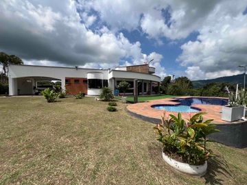 Se alquila hermosa casa finca, para  fines de semana o por mes capacidad hasta 20 personas