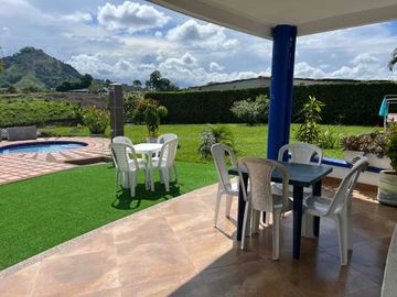 Se alquila hermosa casa finca, para  fines de semana o por mes capacidad hasta 20 personas