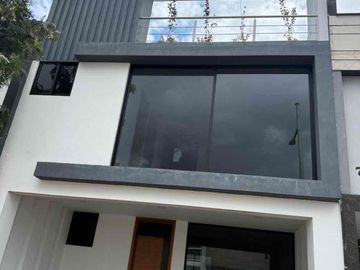 CASA EN VENTA DE 4 RECÁMARAS              CON DOBLE ALTURA ( FRACC. CEMENTERA)