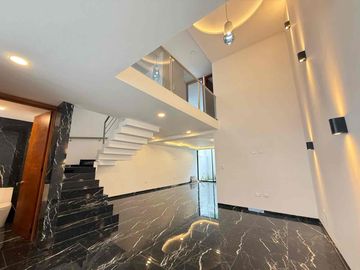 CASA EN VENTA DE 4 RECÁMARAS              CON DOBLE ALTURA ( FRACC. CEMENTERA)