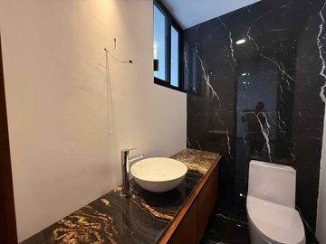 CASA EN VENTA DE 4 RECÁMARAS              CON DOBLE ALTURA ( FRACC. CEMENTERA)
