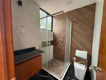 CASA EN VENTA DE 4 RECÁMARAS              CON DOBLE ALTURA ( FRACC. CEMENTERA)