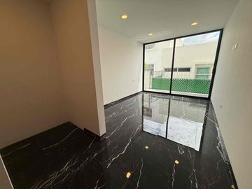 CASA EN VENTA DE 4 RECÁMARAS              CON DOBLE ALTURA ( FRACC. CEMENTERA)