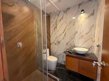 CASA EN VENTA DE 4 RECÁMARAS              CON DOBLE ALTURA ( FRACC. CEMENTERA)