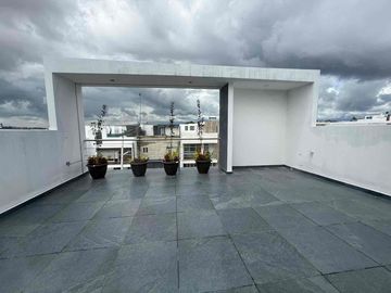 CASA EN VENTA DE 4 RECÁMARAS              CON DOBLE ALTURA ( FRACC. CEMENTERA)