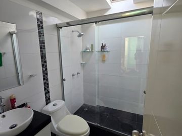Se Vende Moderno Duplex 104 m² en Los Olivos + Cochera + Deposito