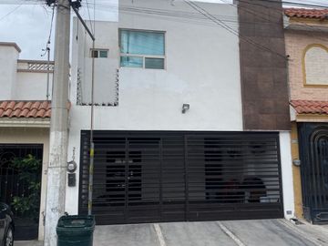 ¡Casa en venta! en Barrio San Carlos, Monterrey NL