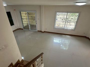 Second-hand townhouse for sale, Baan Busaba Khao Din-Suan Suea Project, Sriracha, Chonburi
