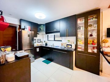 🏡  MOTIVATED SELLER! Spacious 2-Storey Home with High Ceilings in Greenwoods Executive Village, Rizal – Don’t Miss Out!