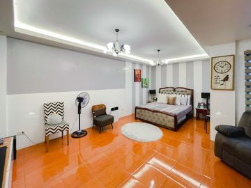 🏡  MOTIVATED SELLER! Spacious 2-Storey Home with High Ceilings in Greenwoods Executive Village, Rizal – Don’t Miss Out!