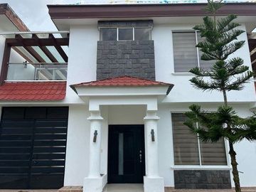 VENTA CASA MODERNA 3 DORMITORIOS CONJUNTO MONTEBELLUNO SANTO DOMINGO ECUADOR