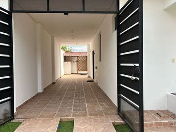 VENTA CASA MODERNA 3 DORMITORIOS CONJUNTO MONTEBELLUNO SANTO DOMINGO ECUADOR
