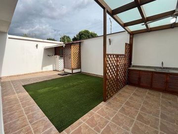 VENTA CASA MODERNA 3 DORMITORIOS CONJUNTO MONTEBELLUNO SANTO DOMINGO ECUADOR