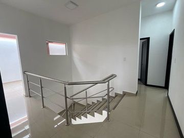 VENTA CASA MODERNA 3 DORMITORIOS CONJUNTO MONTEBELLUNO SANTO DOMINGO ECUADOR