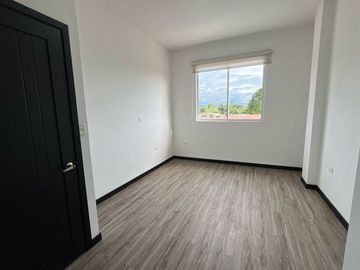 VENTA CASA MODERNA 3 DORMITORIOS CONJUNTO MONTEBELLUNO SANTO DOMINGO ECUADOR