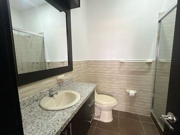 VENTA CASA MODERNA 3 DORMITORIOS CONJUNTO MONTEBELLUNO SANTO DOMINGO ECUADOR