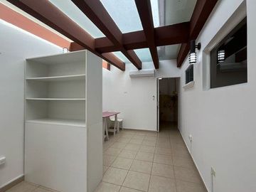VENTA CASA MODERNA 3 DORMITORIOS CONJUNTO MONTEBELLUNO SANTO DOMINGO ECUADOR