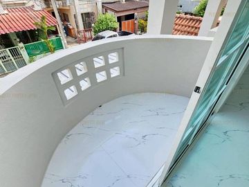 ทาวน์เฮาส์ลภาวัน8รีโนเวททั้งหลังพร้อมอยู่