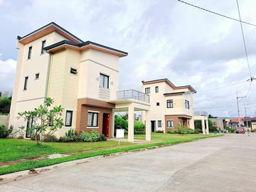 Spacious Single Attached house and lot in Amaresa near Quezon City