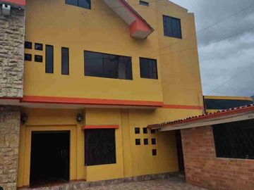 VENDO CASA COMERCIAL ADAPTADA PARA EVENTOS, RESTAURANTE, Y 5 DEPARTAMENTOS