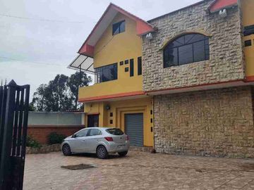 VENDO CASA COMERCIAL ADAPTADA PARA EVENTOS, RESTAURANTE, Y 5 DEPARTAMENTOS