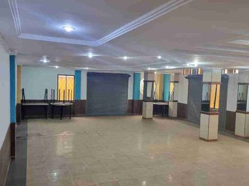 VENDO CASA COMERCIAL ADAPTADA PARA EVENTOS, RESTAURANTE, Y 5 DEPARTAMENTOS