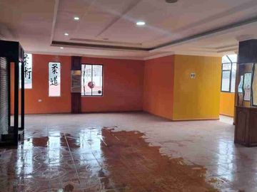 VENDO CASA COMERCIAL ADAPTADA PARA EVENTOS, RESTAURANTE, Y 5 DEPARTAMENTOS