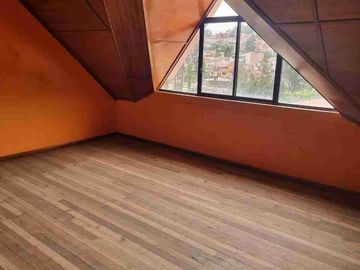 VENDO CASA COMERCIAL ADAPTADA PARA EVENTOS, RESTAURANTE, Y 5 DEPARTAMENTOS