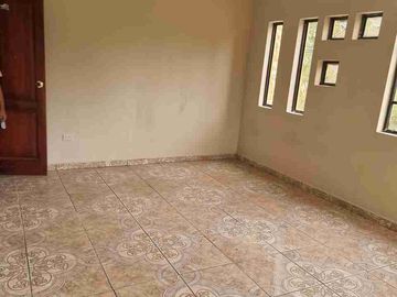 VENDO CASA COMERCIAL ADAPTADA PARA EVENTOS, RESTAURANTE, Y 5 DEPARTAMENTOS